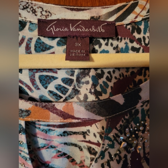 Ladies Top - Picture 2 of 2